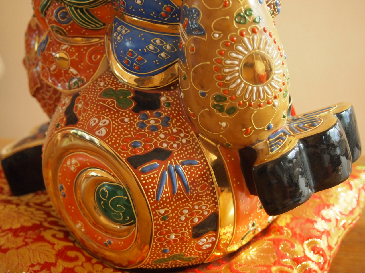 九谷焼 8号小槌のり戎大黒 盛（布団付） 九谷焼マルヨネ 陶芸窯和陶房