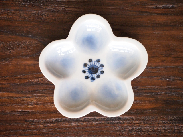 豆皿 梅 染付花 /小皿 豆皿 吉祥紋古典絵変り/九谷焼 和陶房/幅8.5×奥8.5×高1.2cm