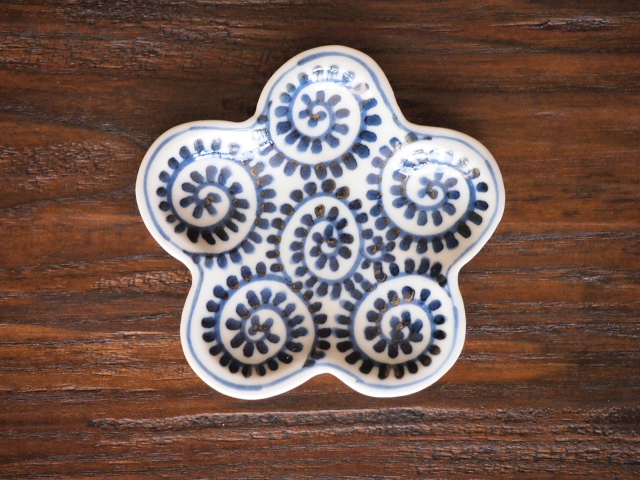 豆皿 梅 染付タコ唐草 /小皿 豆皿 吉祥紋古典絵変り/九谷焼 和陶房/幅8.5×奥8.5×高1.2cm
