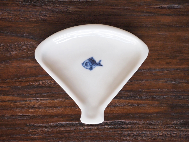 豆皿 扇 染付鯛 /小皿 豆皿 吉祥紋古典絵変り/九谷焼 和陶房/幅8.8×奥7.7×高1.2cm