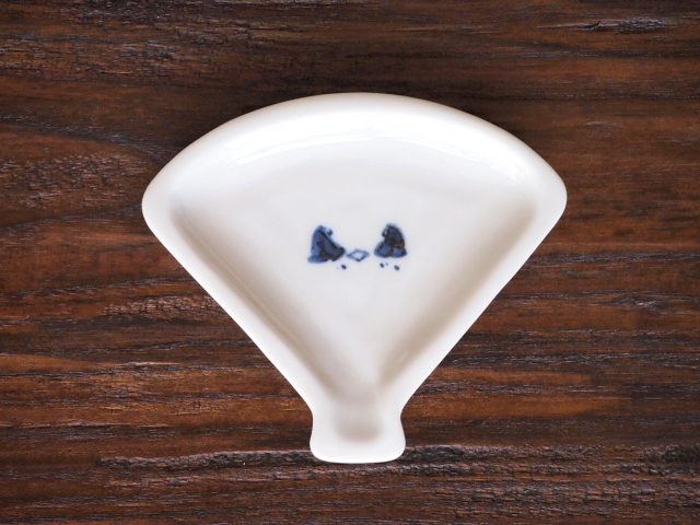豆皿 扇 染付游子 /小皿 豆皿 吉祥紋古典絵変り/九谷焼 和陶房/幅8.8×奥7.7×高1.2cm