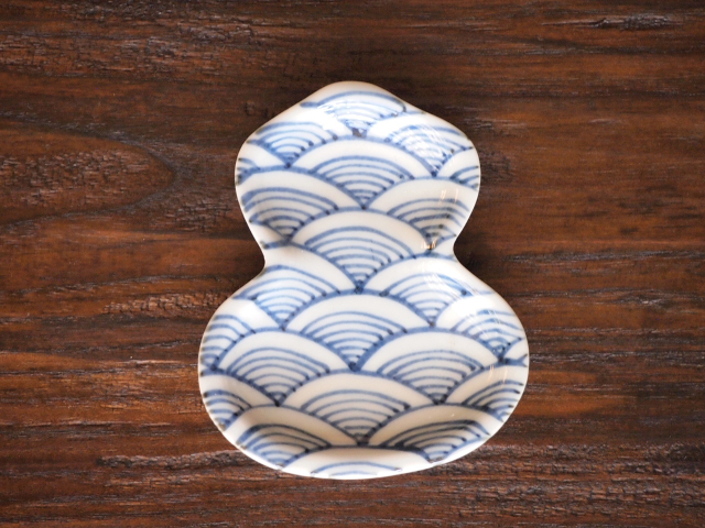 豆皿 瓢箪 染付青海波 /小皿 豆皿 吉祥紋古典絵変り/九谷焼 和陶房/幅6.9×奥8.9×高1.2cm