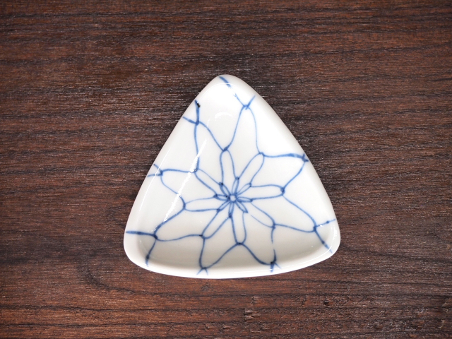 豆皿 おにぎり 染付網目 /小皿 豆皿 吉祥紋古典絵変り/九谷焼 和陶房/幅8×奥8×高1.2cm