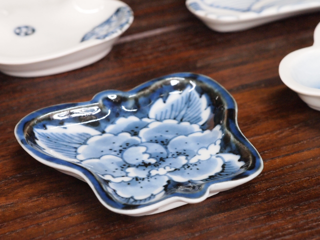 豆皿 軍配 染付牡丹 /小皿 豆皿 吉祥紋古典絵変り/九谷焼 和陶房/幅8.2×奥8×高1.2cm