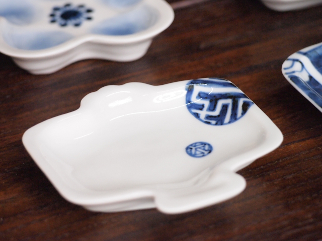 豆皿 小槌 染付丸紋 /小皿 豆皿 吉祥紋古典絵変り/九谷焼 和陶房/幅8×奥7.8×高1.2cm