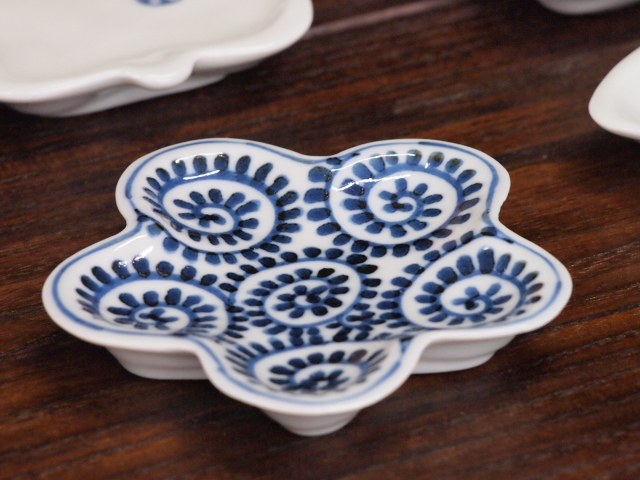 豆皿 梅 染付タコ唐草/小皿 豆皿 吉祥紋古典絵変り/九谷焼 和陶房/幅8.5×奥8.5×高1.2cm