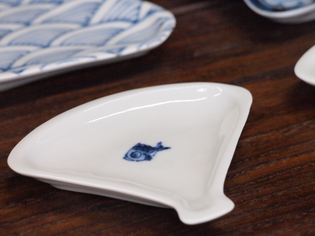 豆皿 扇 染付鯛 /小皿 豆皿 吉祥紋古典絵変り/九谷焼 和陶房/幅8.8×奥7.7×高1.2cm