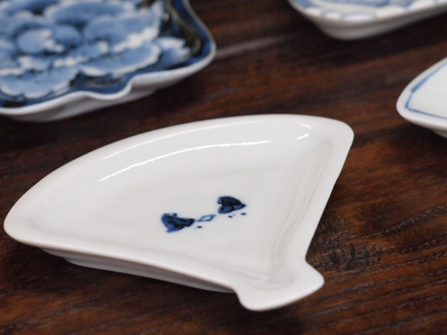 豆皿 扇 染付游子 /小皿 豆皿 吉祥紋古典絵変り/九谷焼 和陶房/幅8.8×奥7.7×高1.2cm