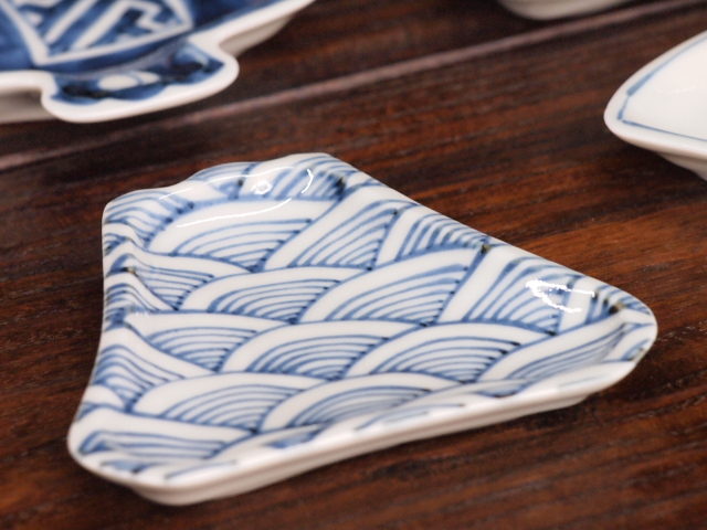 豆皿 富士山 染付青海波 /小皿 豆皿 吉祥紋古典絵変り/九谷焼 和陶房/幅9×奥7.5×高1.2cm