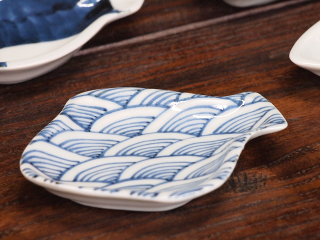 豆皿 ひらめ 染付青海波 /小皿 豆皿 吉祥紋古典絵変り/九谷焼 和陶房/幅8.8×奥7.4×高1.2cm