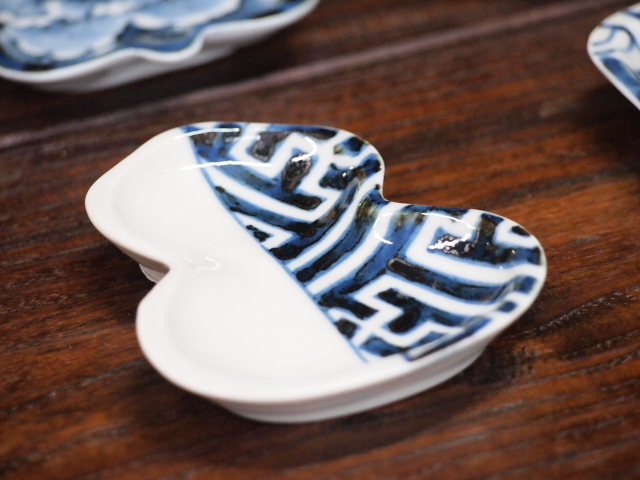 豆皿 瓢箪 染付地紋 /小皿 豆皿 吉祥紋古典絵変り/九谷焼 和陶房/幅6.9×奥8.9×高1.2cm