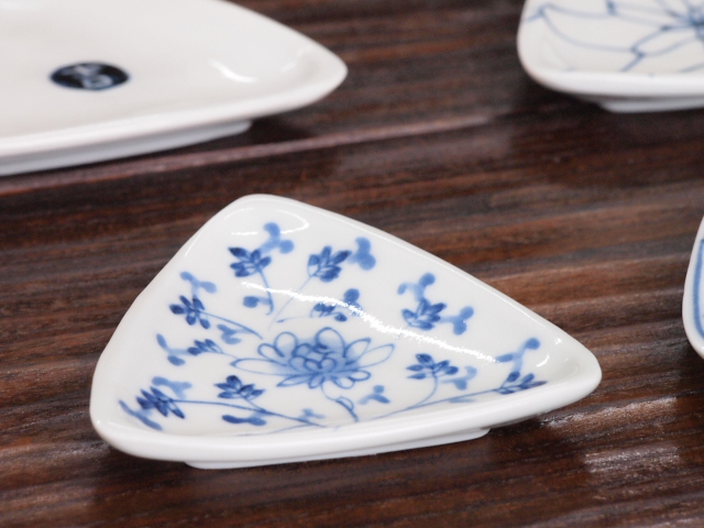 豆皿 おにぎり 染付花唐草 /小皿 豆皿 吉祥紋古典絵変り/九谷焼 和陶房/幅8×奥8×高1.2cm