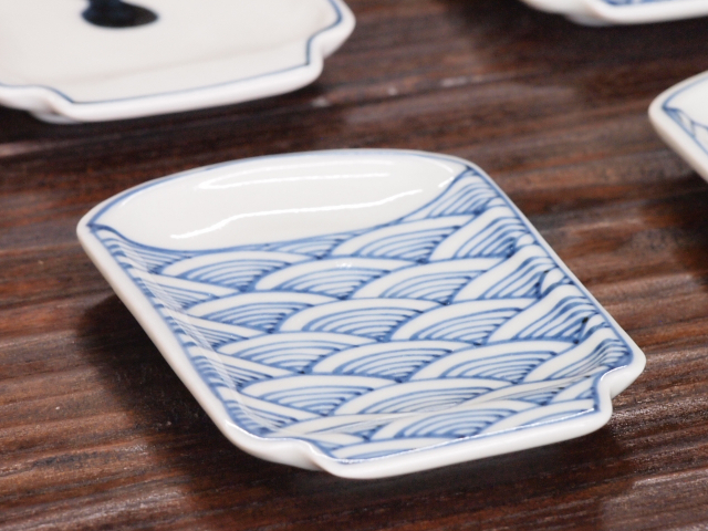 豆皿 湯呑 染付青海波 /小皿 豆皿 吉祥紋古典絵変り/九谷焼 和陶房/幅7.2×奥10.3×高1.2cm