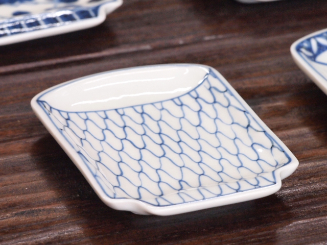 豆皿 湯呑 染付網目 /小皿 豆皿 吉祥紋古典絵変り/九谷焼 和陶房/幅7.2×奥10.3×高1.2cm