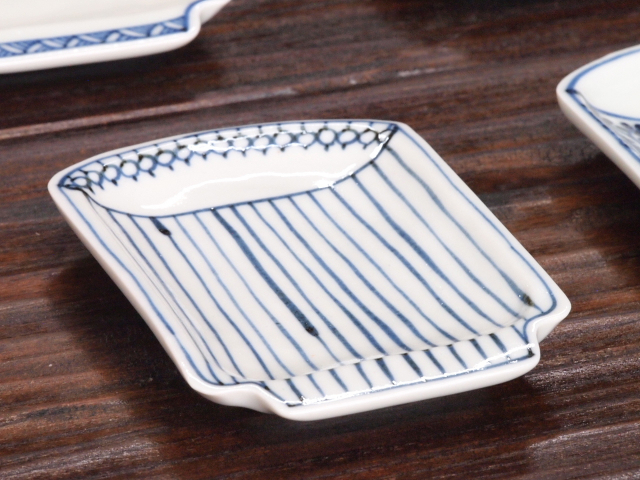 豆皿 湯呑 染付麦藁 /小皿 豆皿 吉祥紋古典絵変り/九谷焼 和陶房/幅7.2×奥10.3×高1.2cm