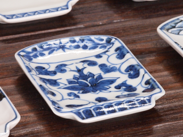 豆皿 湯呑 染付宝華唐草 /小皿 豆皿 吉祥紋古典絵変り/九谷焼 和陶房/幅7.2×奥10.3×高1.2cm