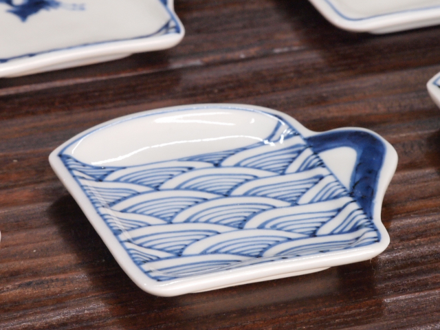 豆皿 カップ 染付青海波 /小皿 豆皿 吉祥紋古典絵変り/九谷焼 和陶房/幅8.7×奥9×高1.2cm