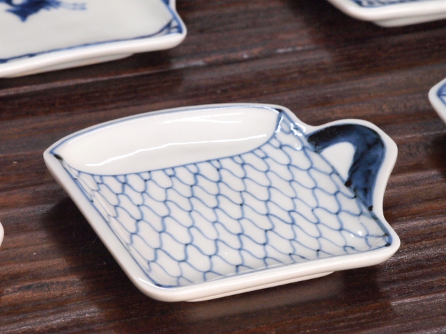 豆皿 カップ 染付網目 /小皿 豆皿 吉祥紋古典絵変り/九谷焼 和陶房/幅8.7×奥9×高1.2cm