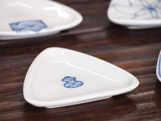 豆皿 おにぎり 染付瓢箪青海波 /小皿 豆皿 吉祥紋古典絵変り/九谷焼 和陶房/幅8×奥8×高1.2cm