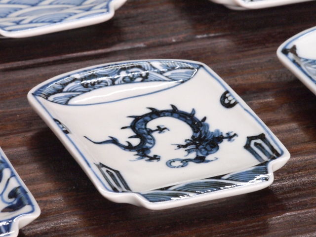 豆皿 湯呑 染付龍文 /小皿 豆皿 吉祥紋古典絵変り/九谷焼 和陶房/幅7.2×奥10.3×高1.2cm