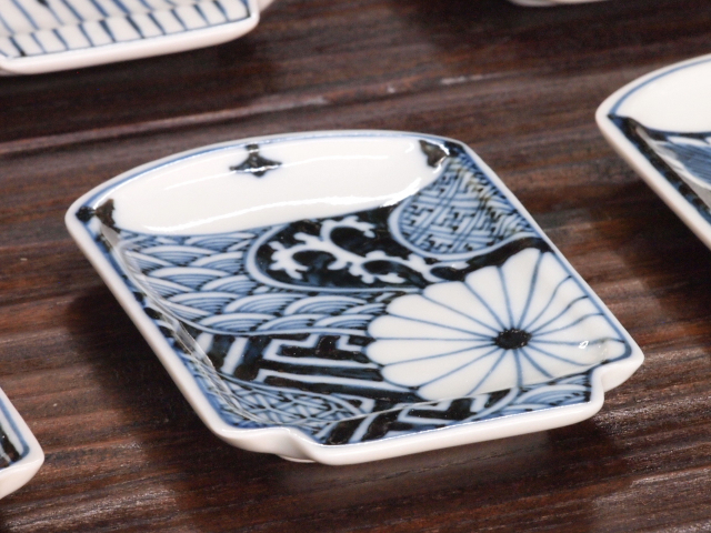 豆皿 湯呑 染付祥瑞 /小皿 豆皿 吉祥紋古典絵変り/九谷焼 和陶房/幅7.2×奥10.3×高1.2cm