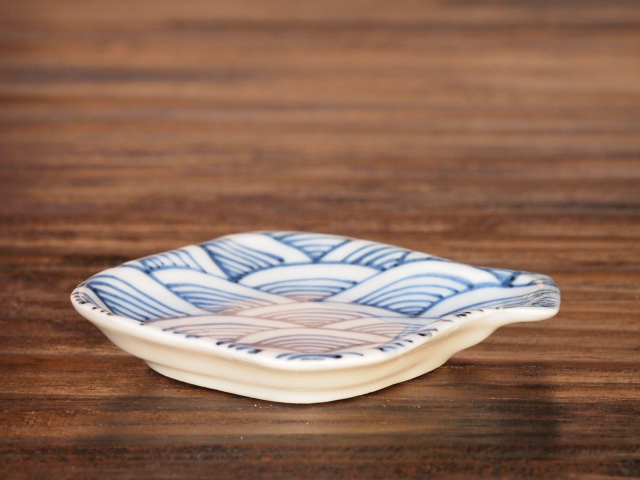 豆皿 ひらめ 染付青海波 /小皿 豆皿 吉祥紋古典絵変り/九谷焼 和陶房/幅8.8×奥7.4×高1.2cm